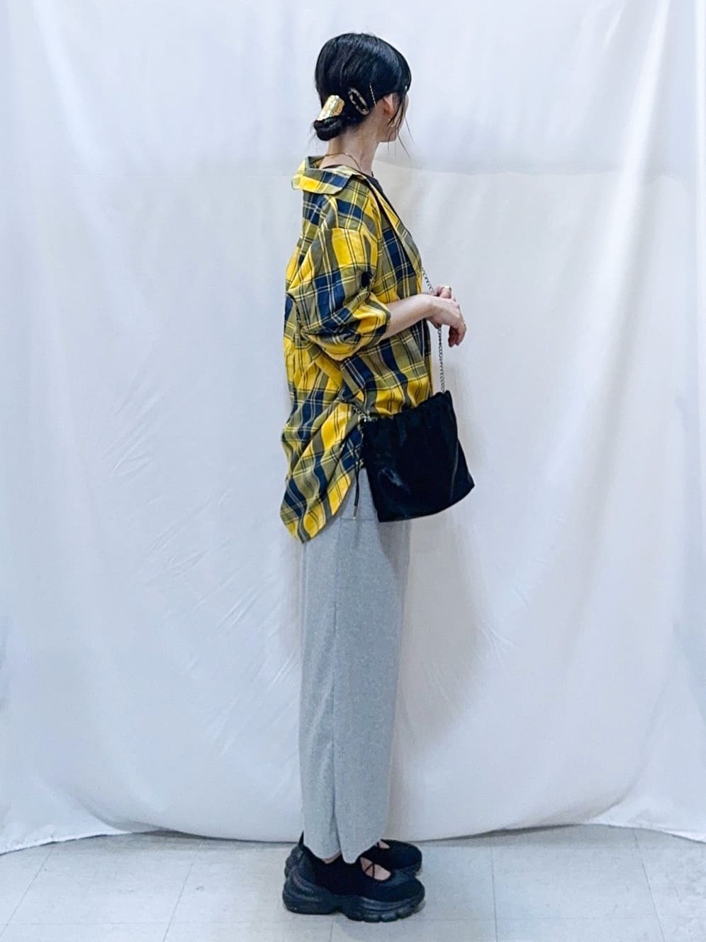 𝐇𝐢𝐫𝐨𝐦𝐢さんの「SHOO･LA･RUE｜【洗濯機可/S-LL】程よい抜け感 大人のチェックシャツ」を使ったコーディネート