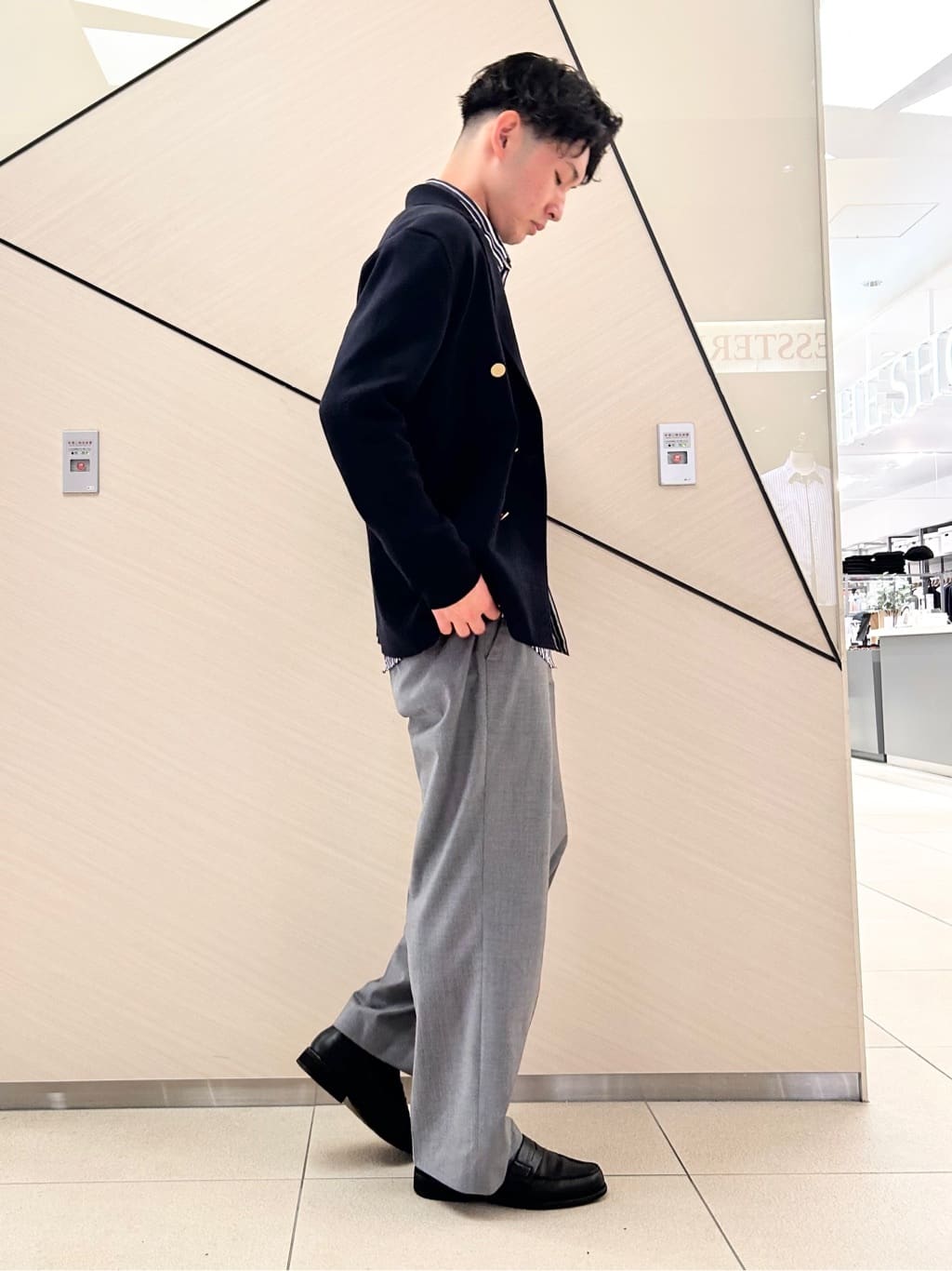 千葉亮太さんの「DRESSTERIOR｜THOMAS MASON ストライプシャツ」を使ったコーディネート