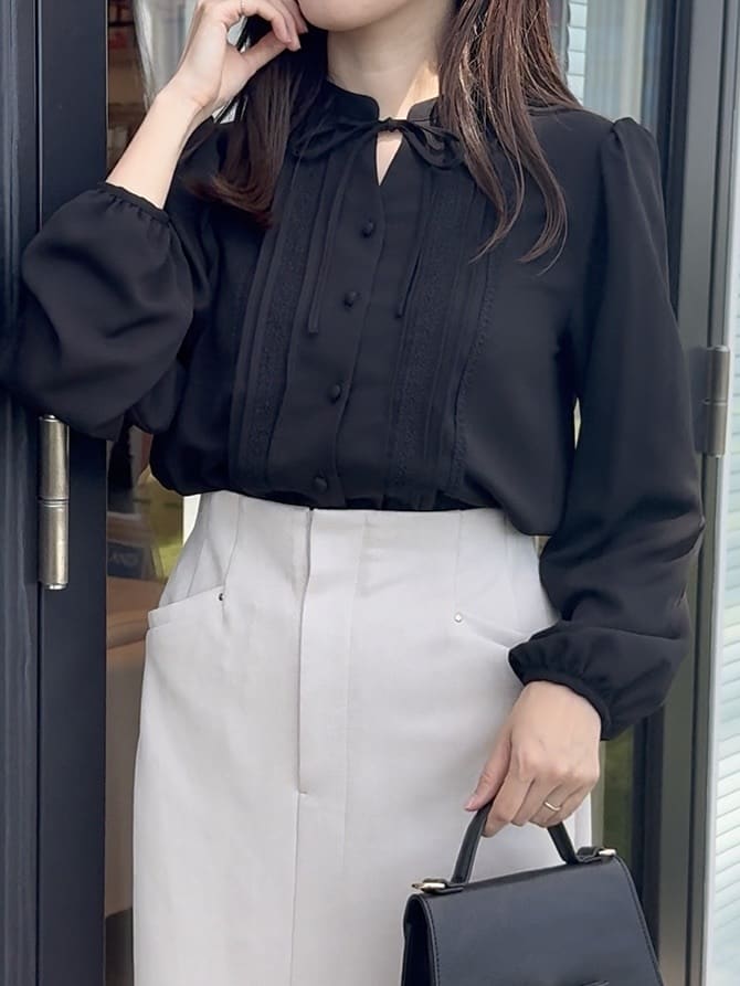 teiさんの「Couture brooch｜【大人可愛い・通勤】ピンタックレースブラウス」を使ったコーディネート