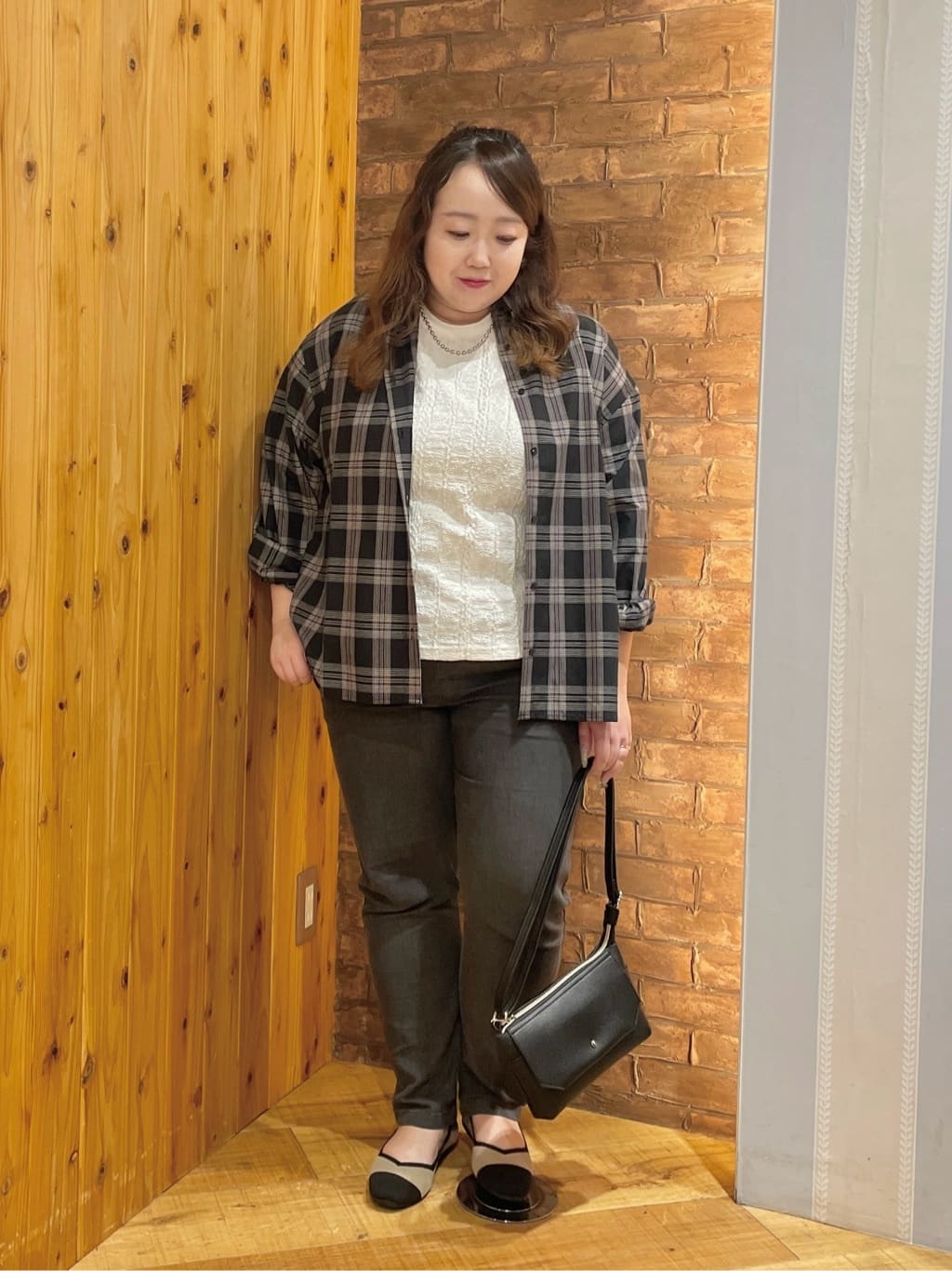 Risaさんの「SHOO･LA･RUE｜【5分袖】大人の魅力を惹きたてる レースカットソー」を使ったコーディネート