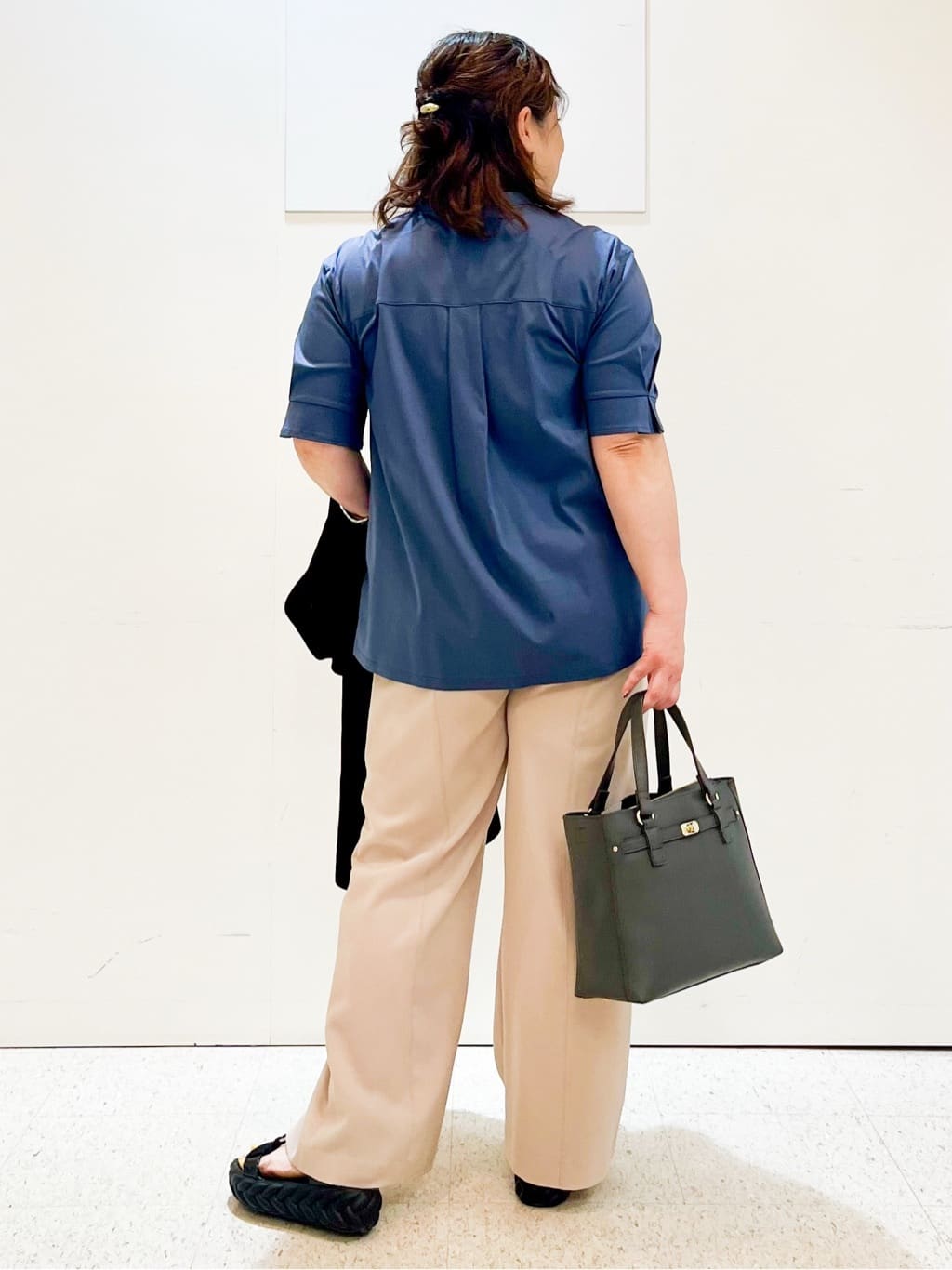 kimmyさんの「Reflect｜【すっきり見え！長め丈／マシンウォッシュ可】スキッパーネックジャージトップス」を使ったコーディネート
