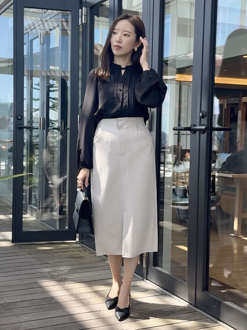 teiさんの「Couture brooch｜【大人可愛い・通勤】ピンタックレースブラウス」を使ったコーディネート