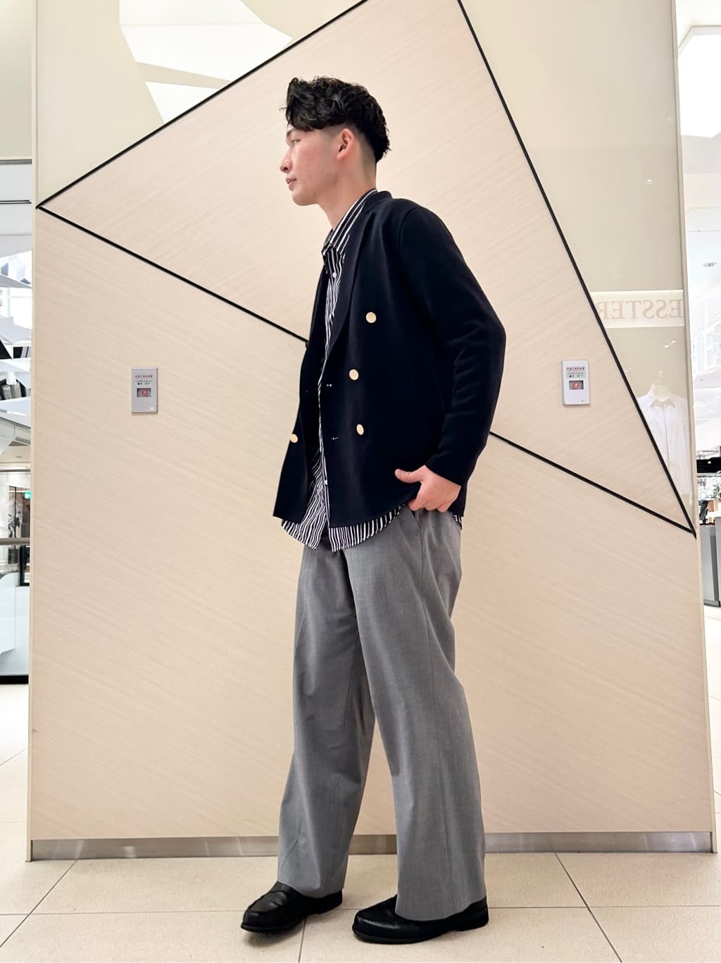 千葉亮太さんの「DRESSTERIOR｜THOMAS MASON ストライプシャツ」を使ったコーディネート