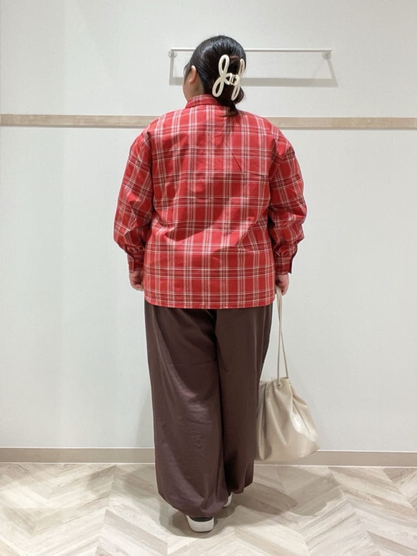 ゆめさんの「SHOO･LA･RUE｜【着丈選べる】オーバーサイズのチェックシャツ」を使ったコーディネート