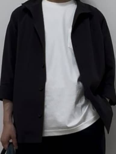 溝端佑太朗さんの「TAKEO KIKUCHI｜【3D ナイロン ストレッチ】スタンドカラー シャツブルゾン」を使ったコーディネート