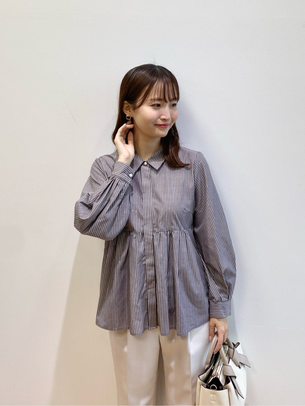 みさかさんの「index｜《XS-LLサイズ》ストレッチテーパードパンツ／セットアップ対応【洗濯機洗い可／イージーアイロン／防」を使ったコーディネート
