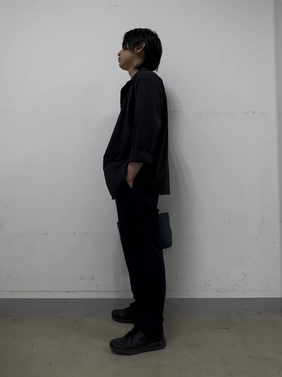 溝端佑太朗さんの「TAKEO KIKUCHI｜【3D ナイロン ストレッチ】スタンドカラー シャツブルゾン」を使ったコーディネート