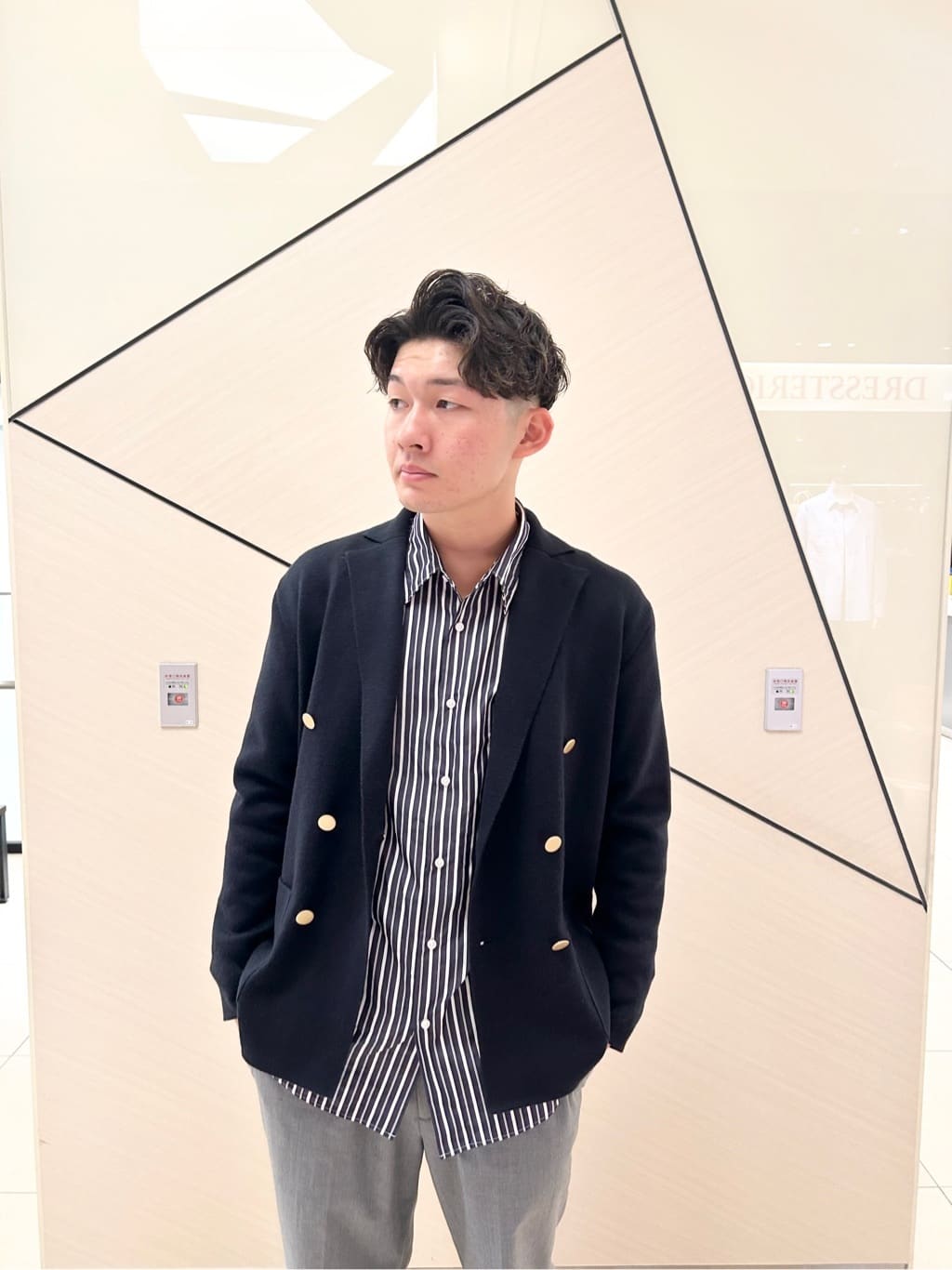 千葉亮太さんの「DRESSTERIOR｜THOMAS MASON ストライプシャツ」を使ったコーディネート