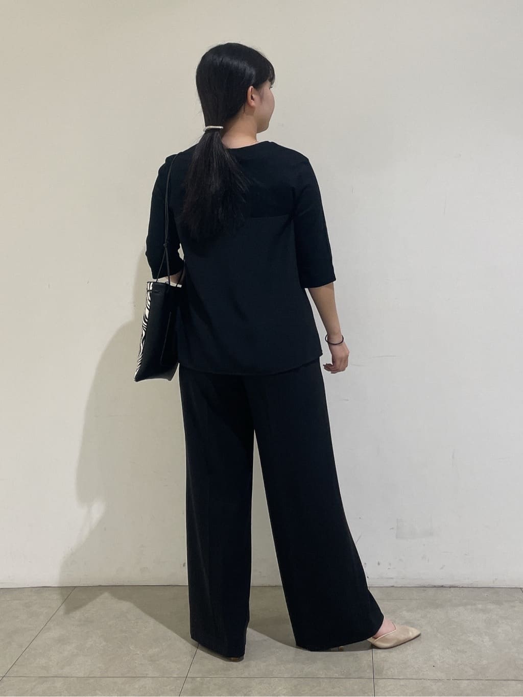 emikaさんの「INDIVI｜【セットアップ可能】ビスチェレイヤード風トップス」を使ったコーディネート