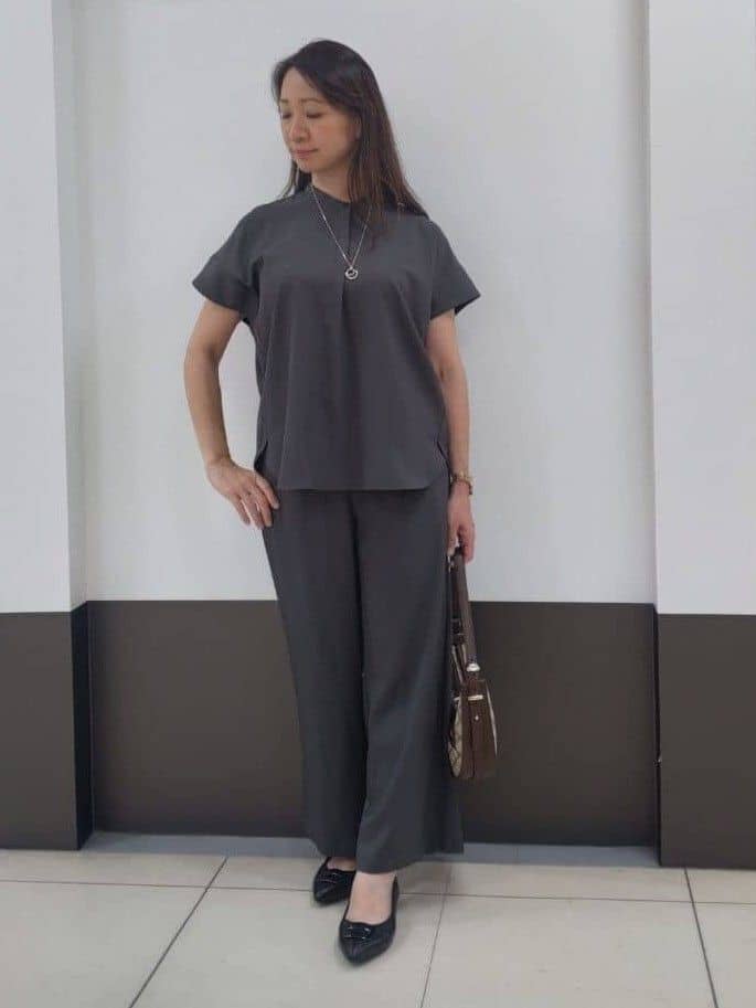 tagさんの「Reflect｜【E‐QUALITY／ウエスト総ゴム／セットアップ／単品使いOK◎】ブラウス＋ストレートパンツセット」を使ったコーディネート