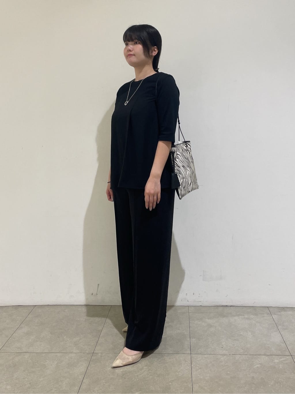 emikaさんの「INDIVI｜【セットアップ可能】ビスチェレイヤード風トップス」を使ったコーディネート