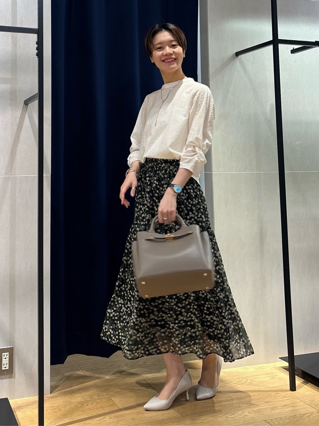 kanaeさんの「INDIVI｜【通年活躍！／アンサンブル可能】クルーネックカーディガン」を使ったコーディネート