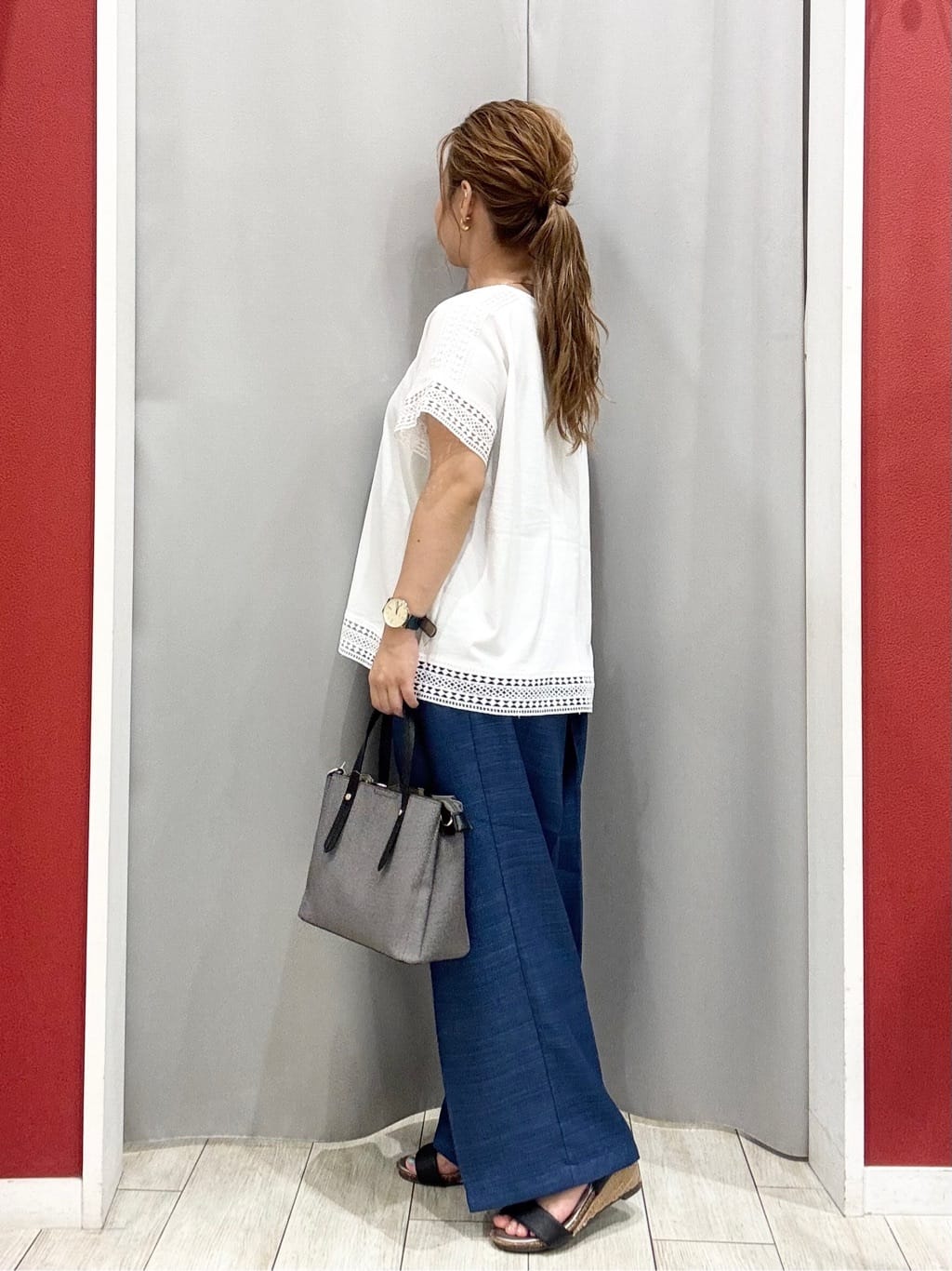 shioさんの「SHOO･LA･RUE｜【S-LL/ひんやり】インせず決まる 楽してきれいなレース付きトップス」を使ったコーディネート