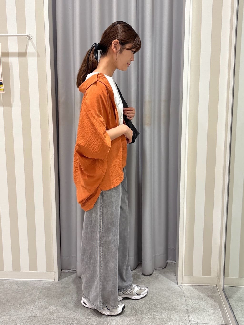 Rikaさんの「SHOO･LA･RUE｜【セットアップ可/S-LL】リボン付き イージーワイドデニムパンツ」を使ったコーディネート