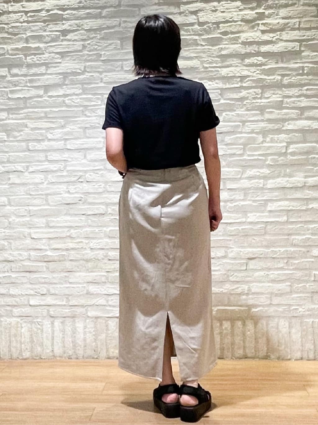 シゲリさんの「OPAQUE.CLIP｜《5色展開》ベーシックTシャツ【洗濯機洗い可／UV／接触冷感】」を使ったコーディネート