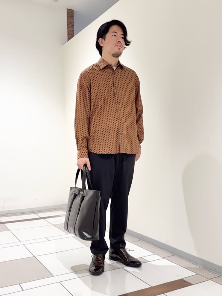及川さんの「TAKEO KIKUCHI｜ボーラーハット柄 長袖シャツ」を使ったコーディネート