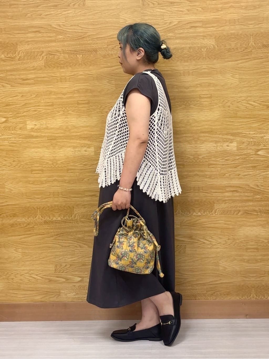 ぁむさんの「SHOO･LA･RUE｜【2点セット】クロシェ編みレースベスト＋Tシャツワンピースセット」を使ったコーディネート