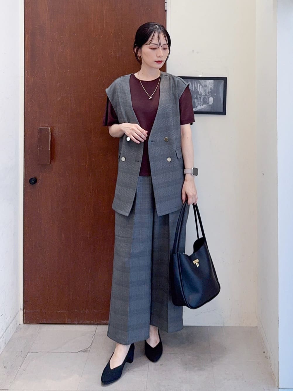 𝐇𝐢𝐫𝐨𝐦𝐢さんの「SHOO･LA･RUE｜【S-LL/セットアップ可/洗濯後しわになりにくい】ダブルベスト」を使ったコーディネート