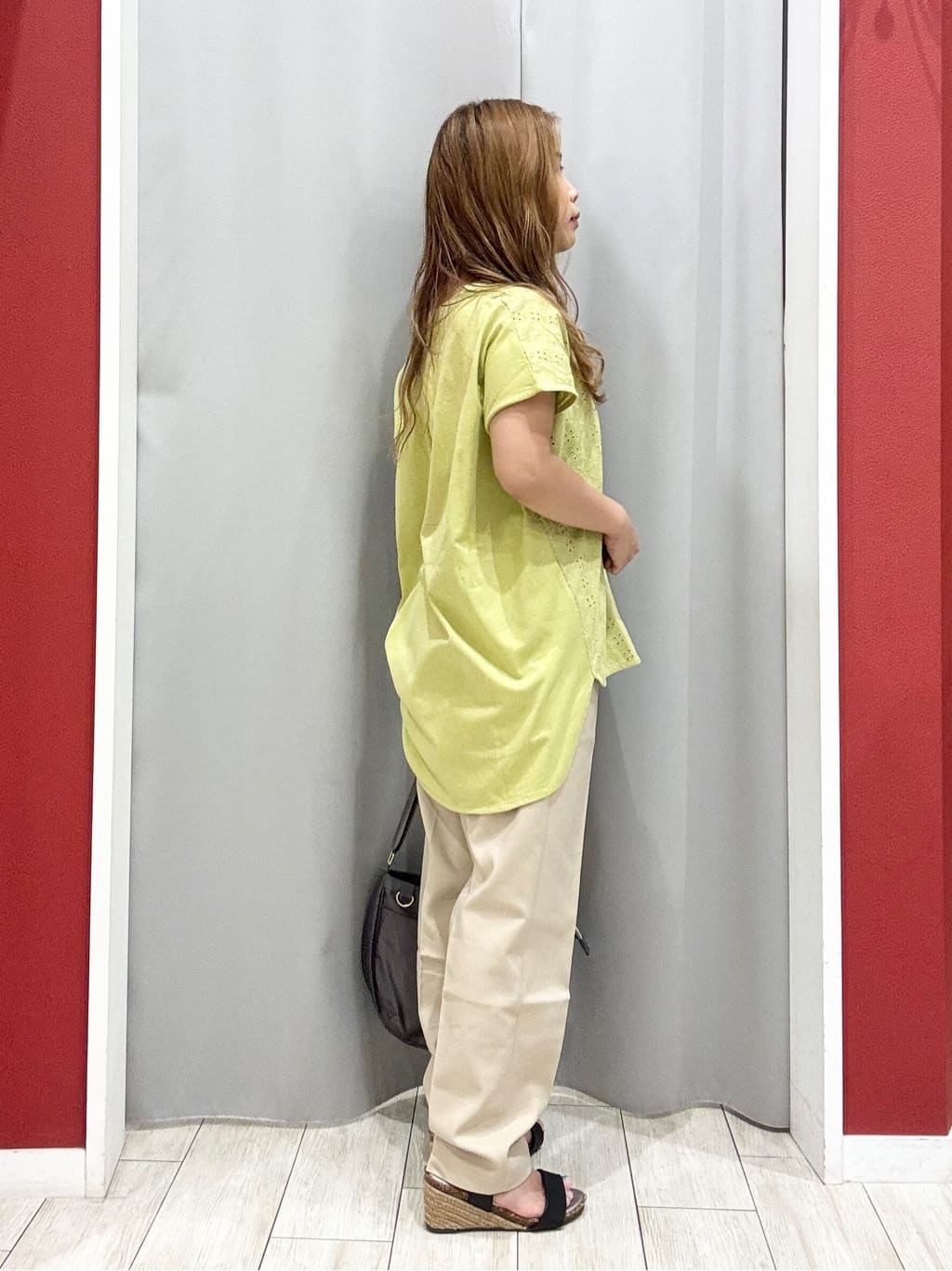 shioさんの「SHOO･LA･RUE｜【洗濯機可/S-3L/美脚シルエット】通勤・セレモニーにも　きちんと見えする ソフトスティックパンツ」を使ったコーディネート