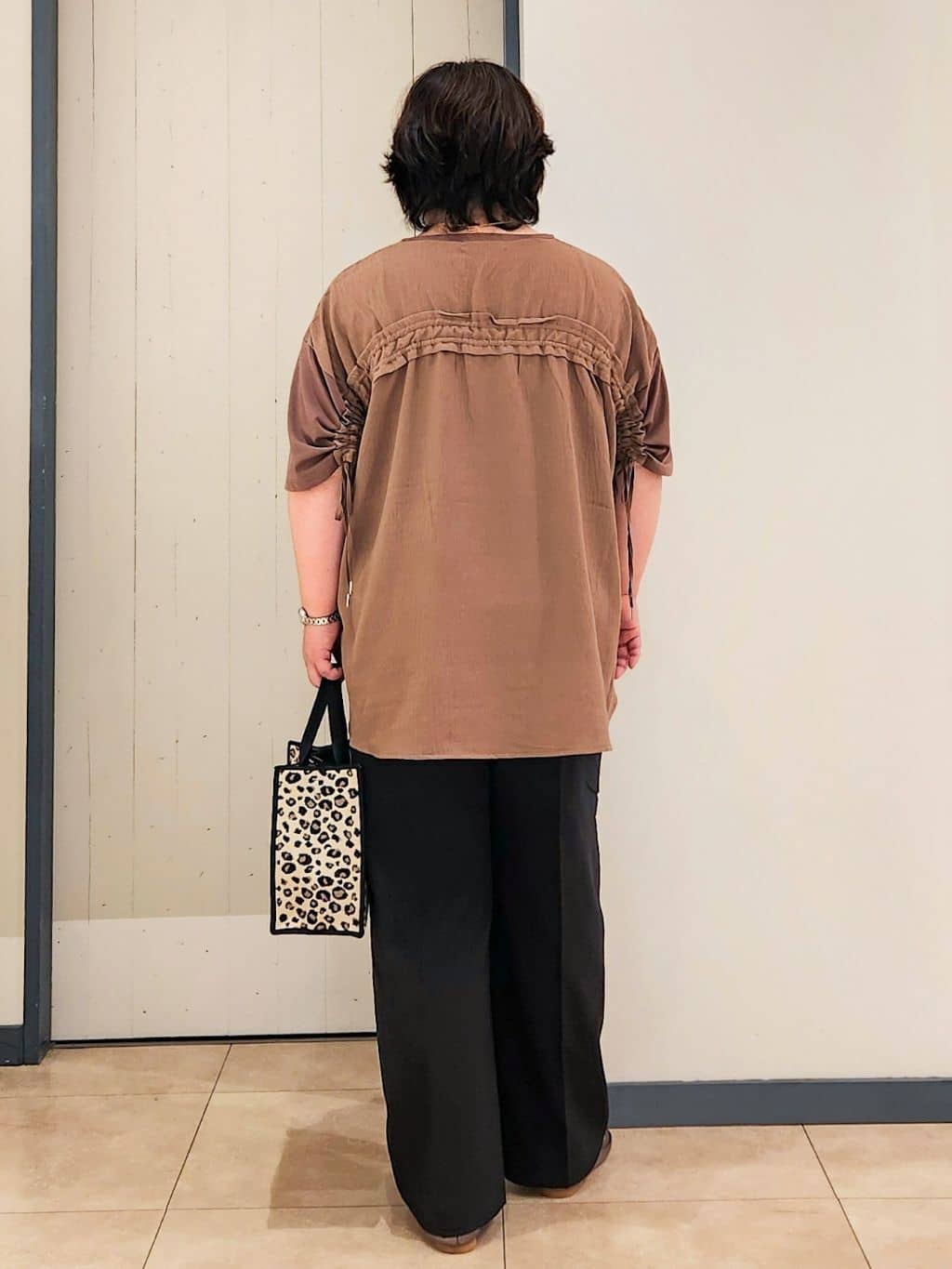 minoriさんの「grove｜後ろ姿で魅せる　バックドロストシャーリングTシャツ」を使ったコーディネート