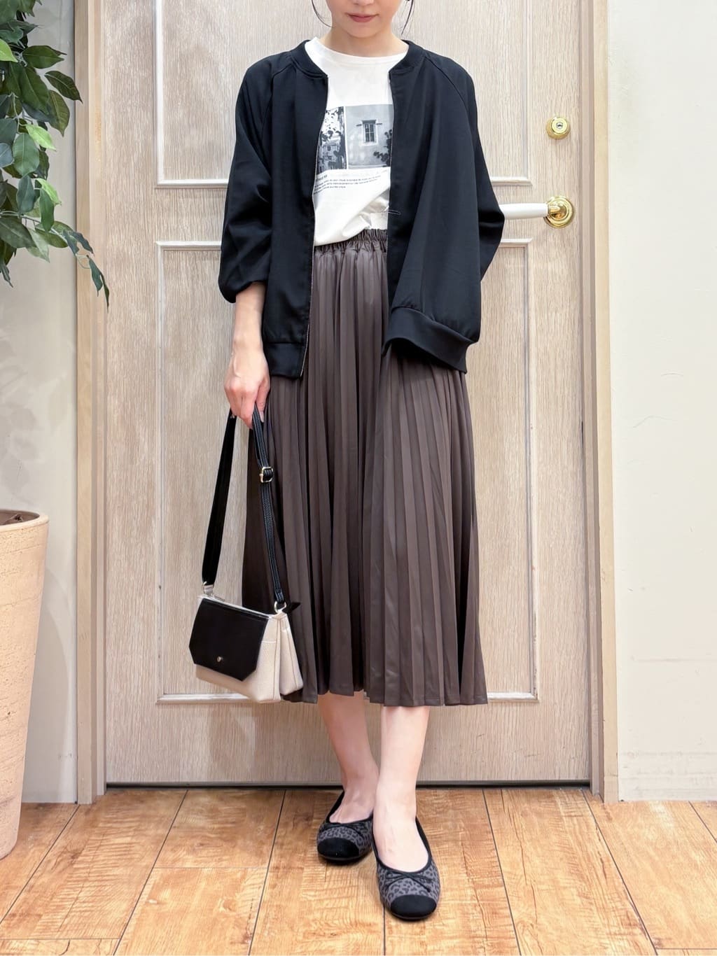 なみさんの「SHOO･LA･RUE｜【洗濯機可/S-LL】さっと羽織れる 軽量リブブルゾン」を使ったコーディネート
