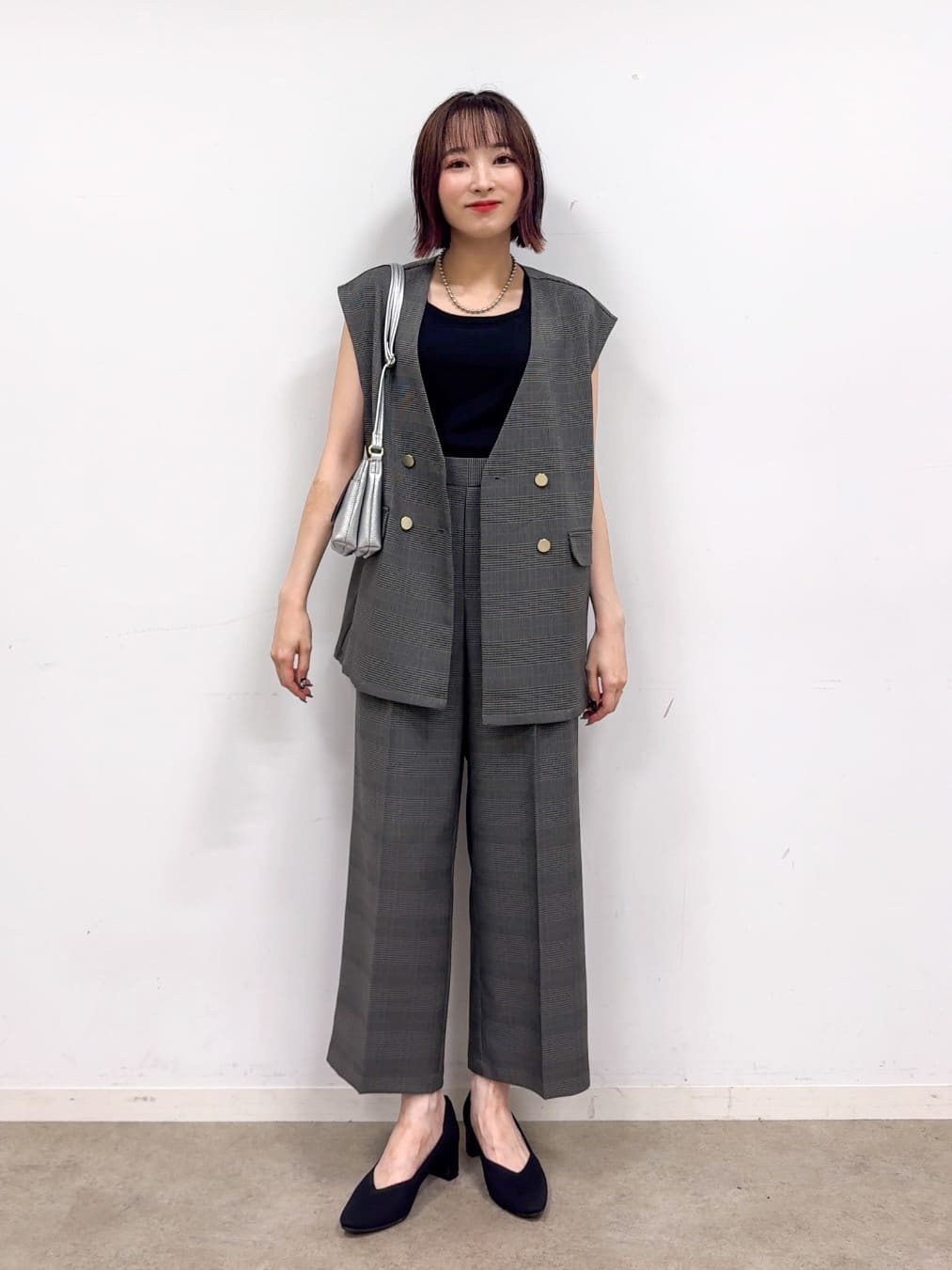 𝐜𝐡𝐢𝐤𝐚さんの「SHOO･LA･RUE｜【S-LL/セットアップ可/洗濯後しわになりにくい】ダブルベスト」を使ったコーディネート