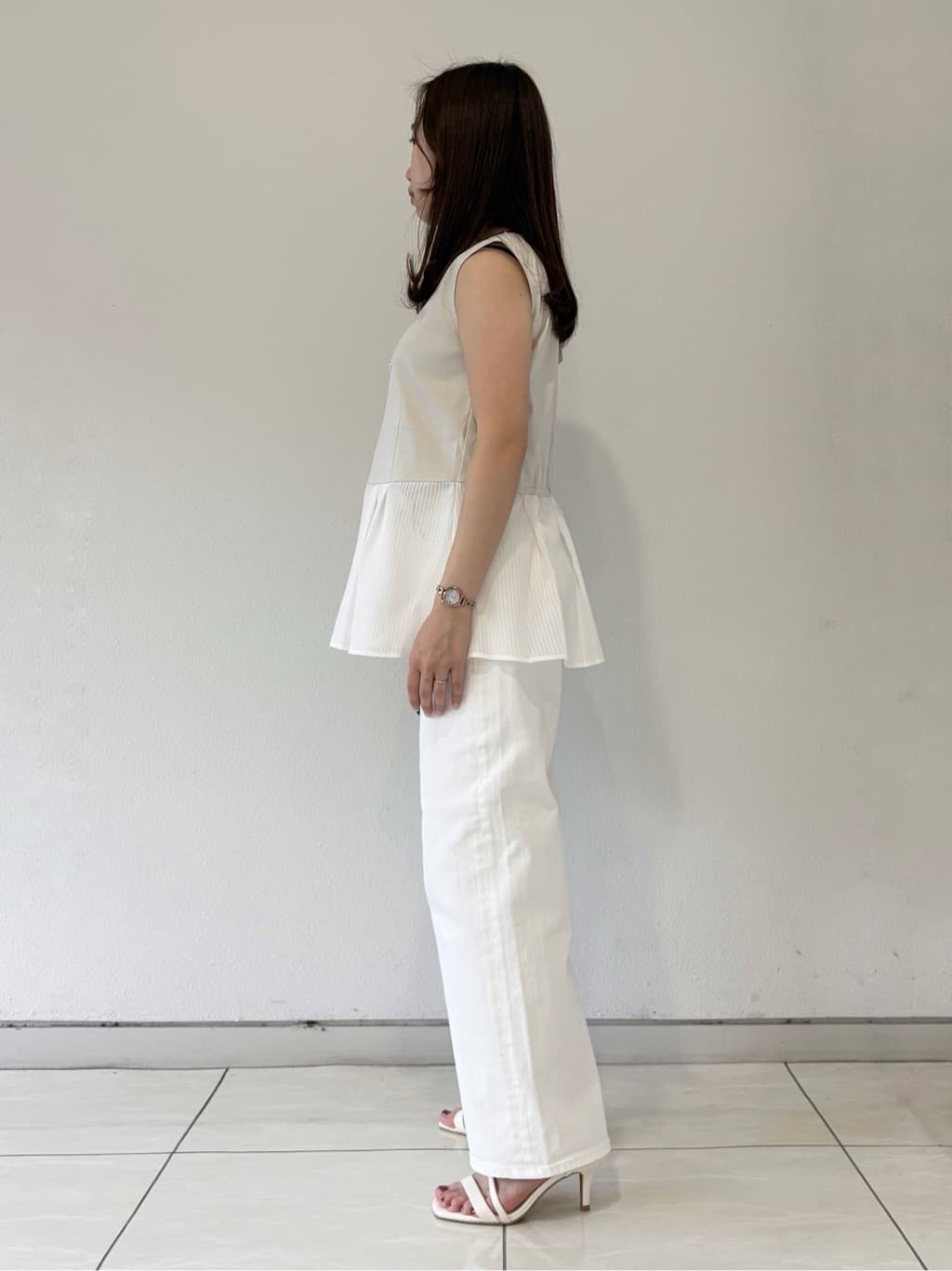 kahoさんの「INDIVI｜【褒められデニム】ワイドストレート デニムパンツ」を使ったコーディネート