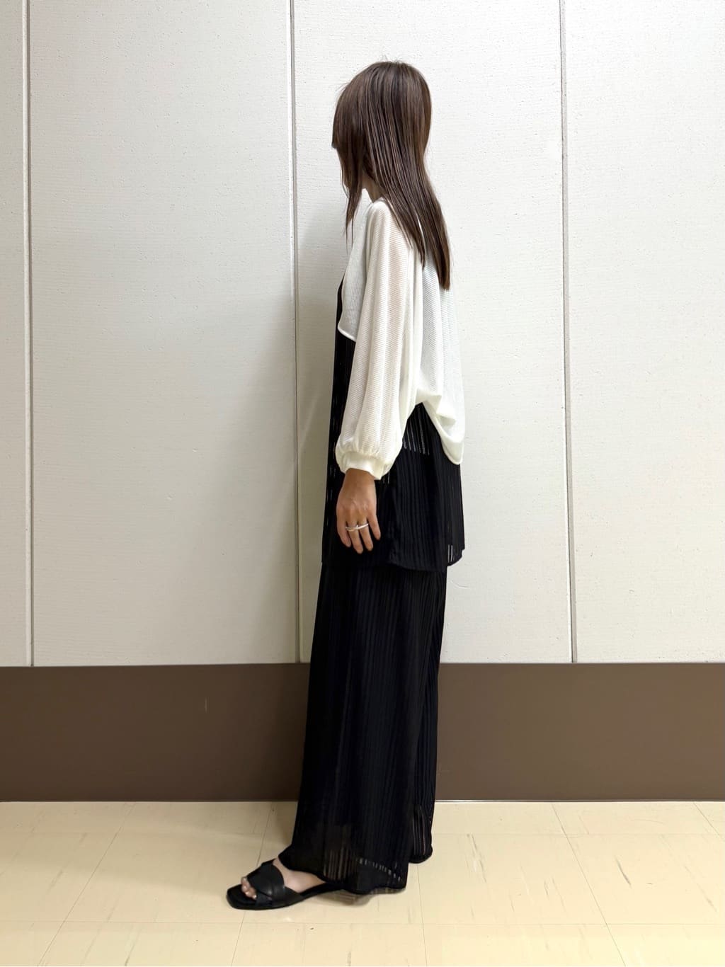 mamiさんの「INDIVI｜【洗える／セットアップ可能】ラッセルワイドパンツ」を使ったコーディネート