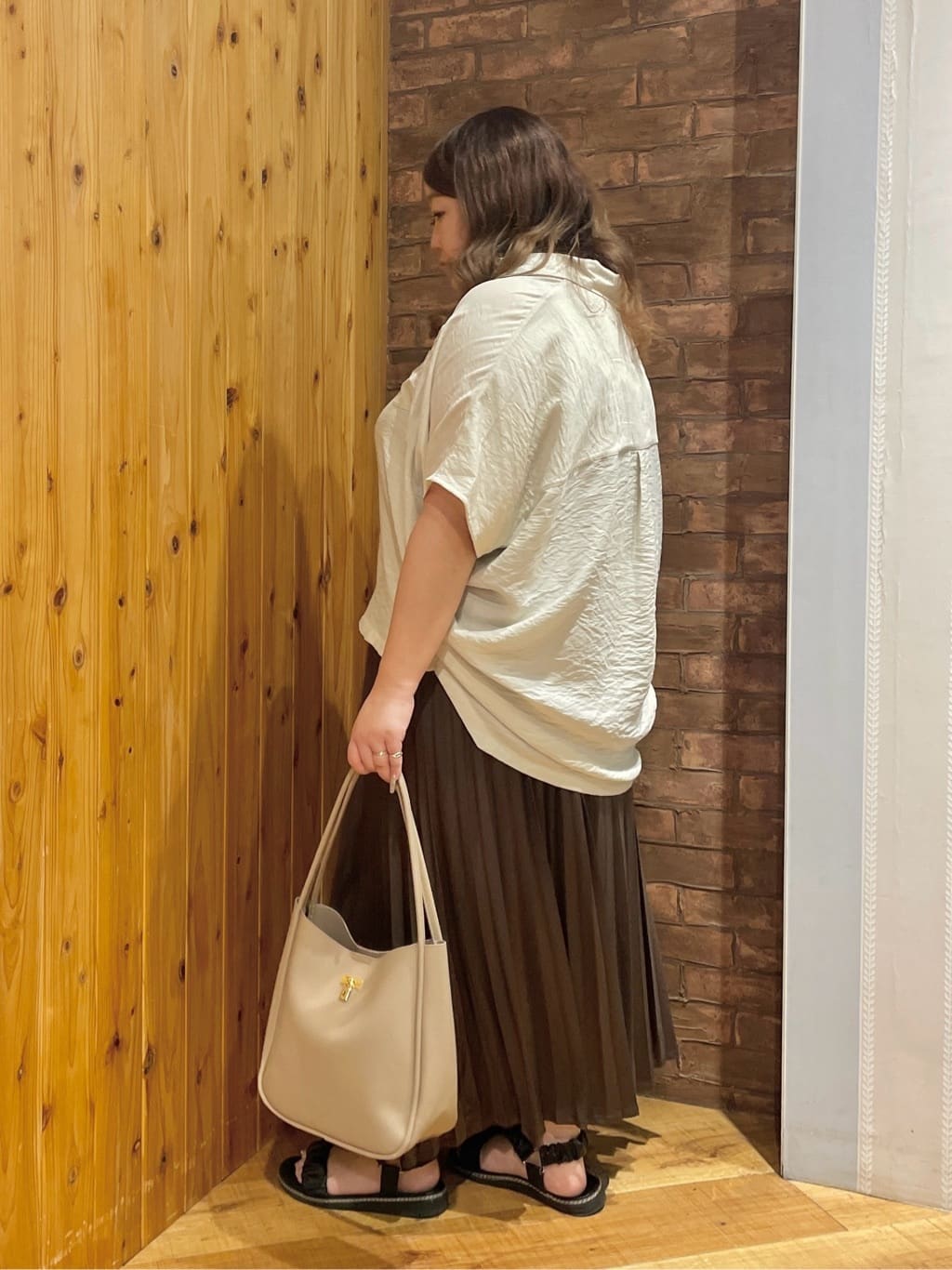 Risaさんの「SHOO･LA･RUE｜【洗える/S-LL/5分袖】1枚でも羽織としても。さらさらドレープシャツ」を使ったコーディネート