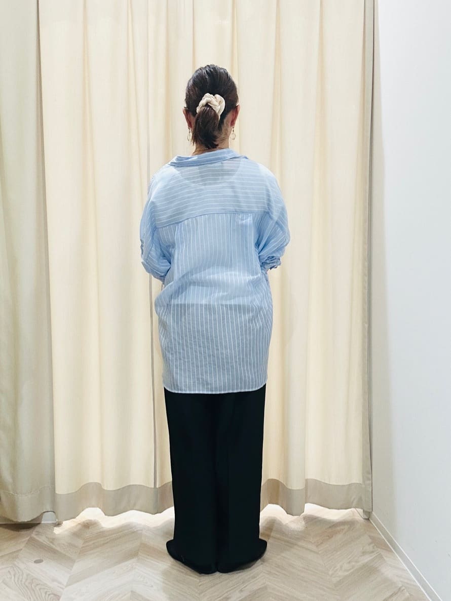 ちはるさんの「SHOO･LA･RUE｜【S-LL】程よい透け感 ストライプ柄 お袖ギャザーデザインシャツ」を使ったコーディネート