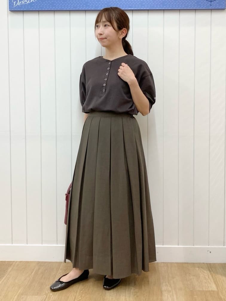 yoshiさんの「Dessin｜【360度可愛い/前後2WAY/洗える】ライトコットンヘンリーカットソー」を使ったコーディネート