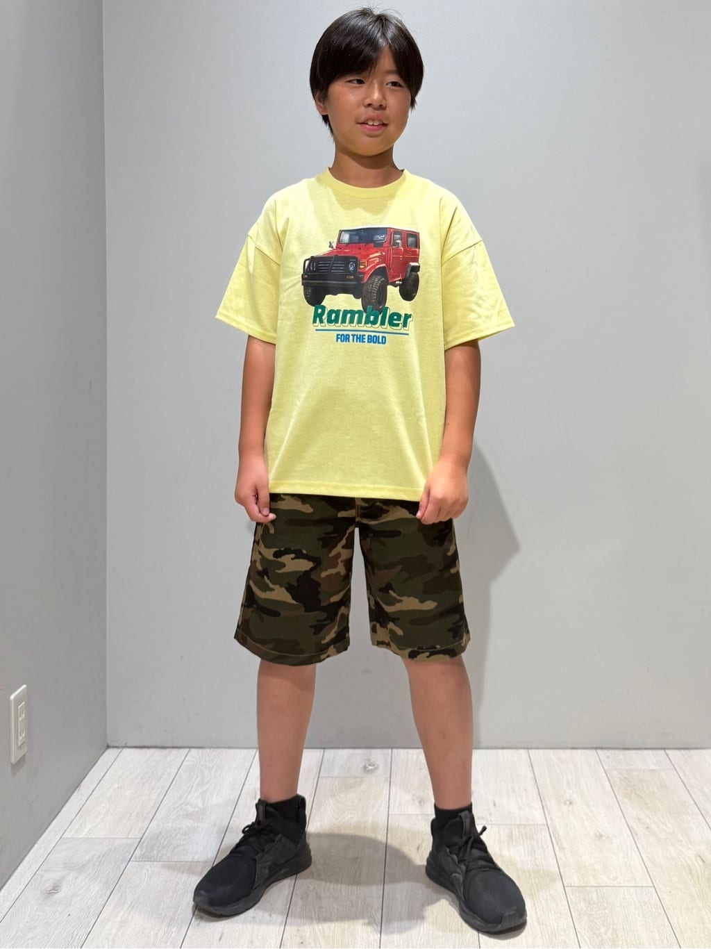 kuboさんの「THE SHOP TK｜【110－160】カープリントTシャツ/洗濯機OK」を使ったコーディネート