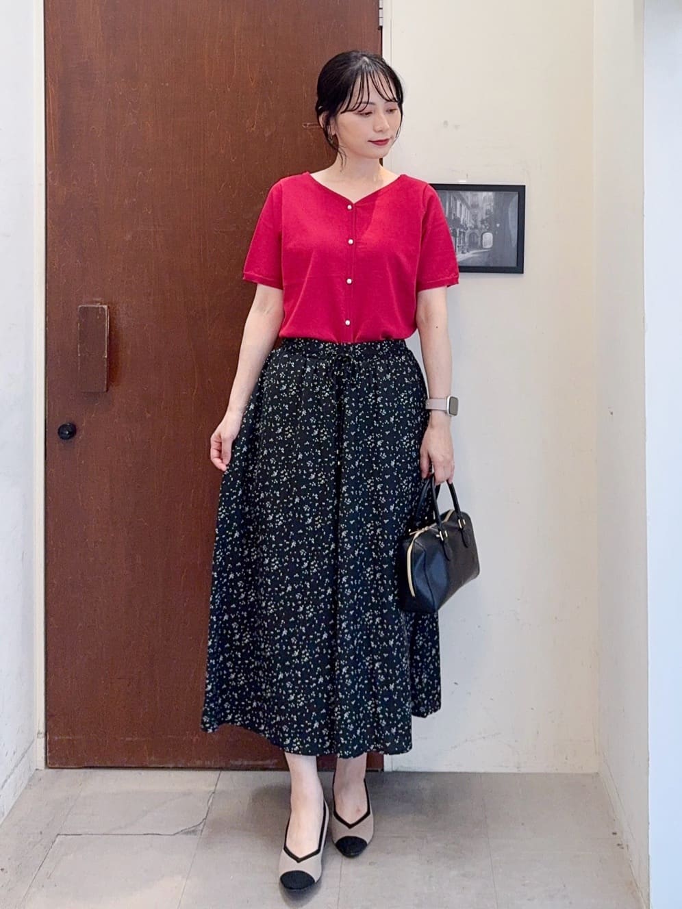 𝐇𝐢𝐫𝐨𝐦𝐢さんの「SHOO･LA･RUE｜【洗える/S-LL/前後2WAY】きれい見え 刺繍ニットカーディガン」を使ったコーディネート
