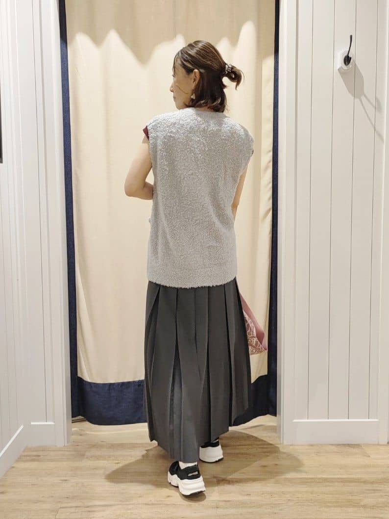 toyaさんの「Dessin｜【洗える】Vネックシャギーベスト」を使ったコーディネート