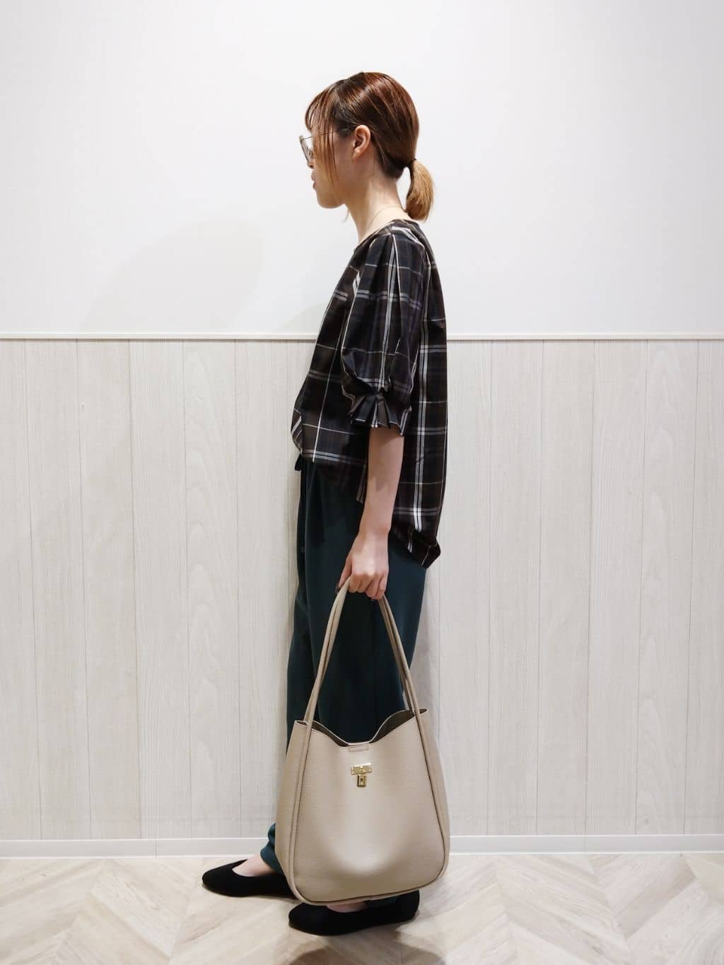Suzuさんの「SHOO･LA･RUE｜【S-LL/5分袖】お袖タックできれいに魅せる 大人のチェックブラウス」を使ったコーディネート