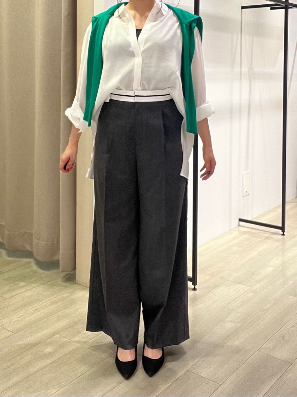 TOMOMIさんの「INDIVI｜【体型カバー／清涼感】シアーオーバーシャツ」を使ったコーディネート