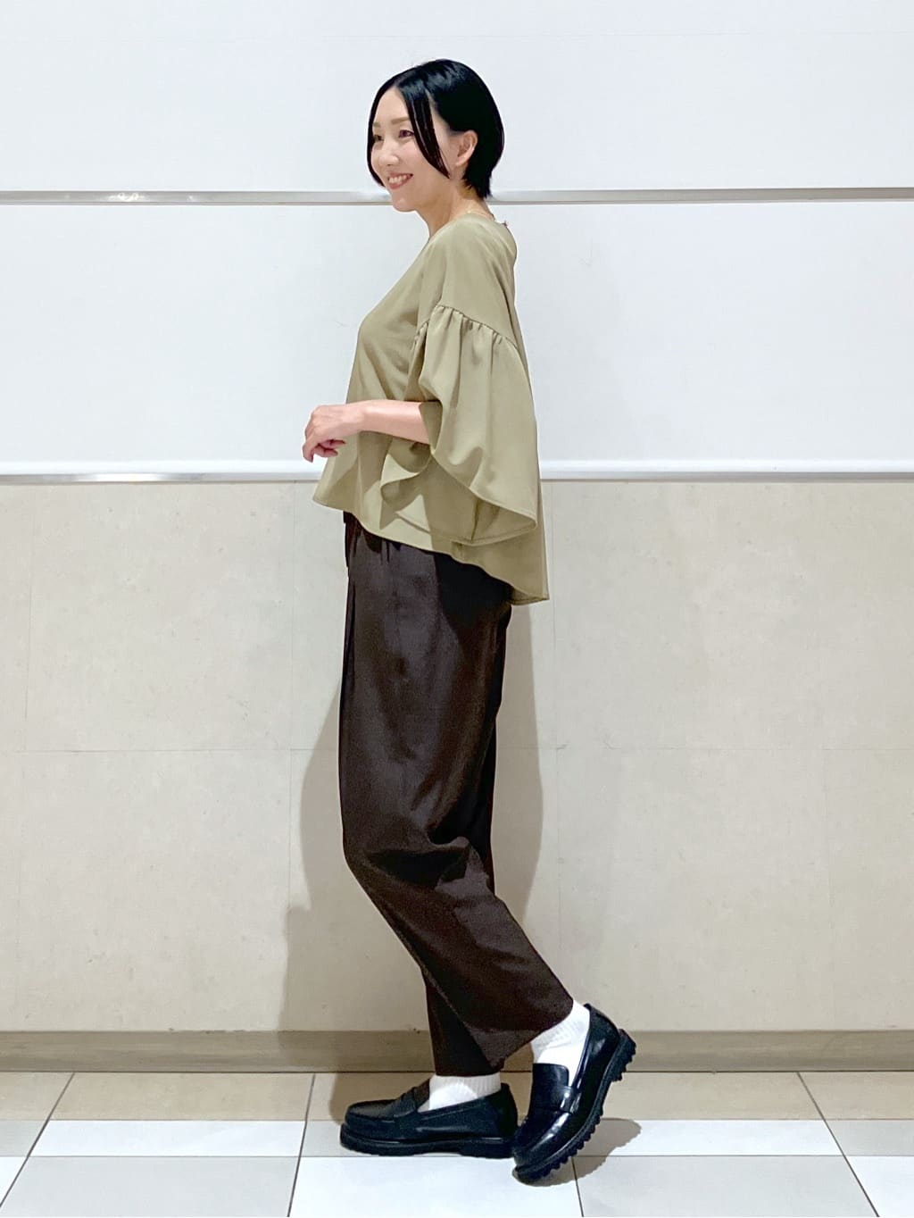 eriko さんの「Dessin｜【ウエストゴム・洗える】センターライン入りテーパードパンツ（XS～L）」を使ったコーディネート