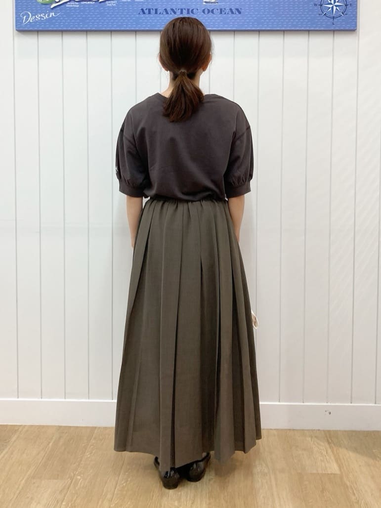 yoshiさんの「Dessin｜【360度可愛い/前後2WAY/洗える】ライトコットンヘンリーカットソー」を使ったコーディネート