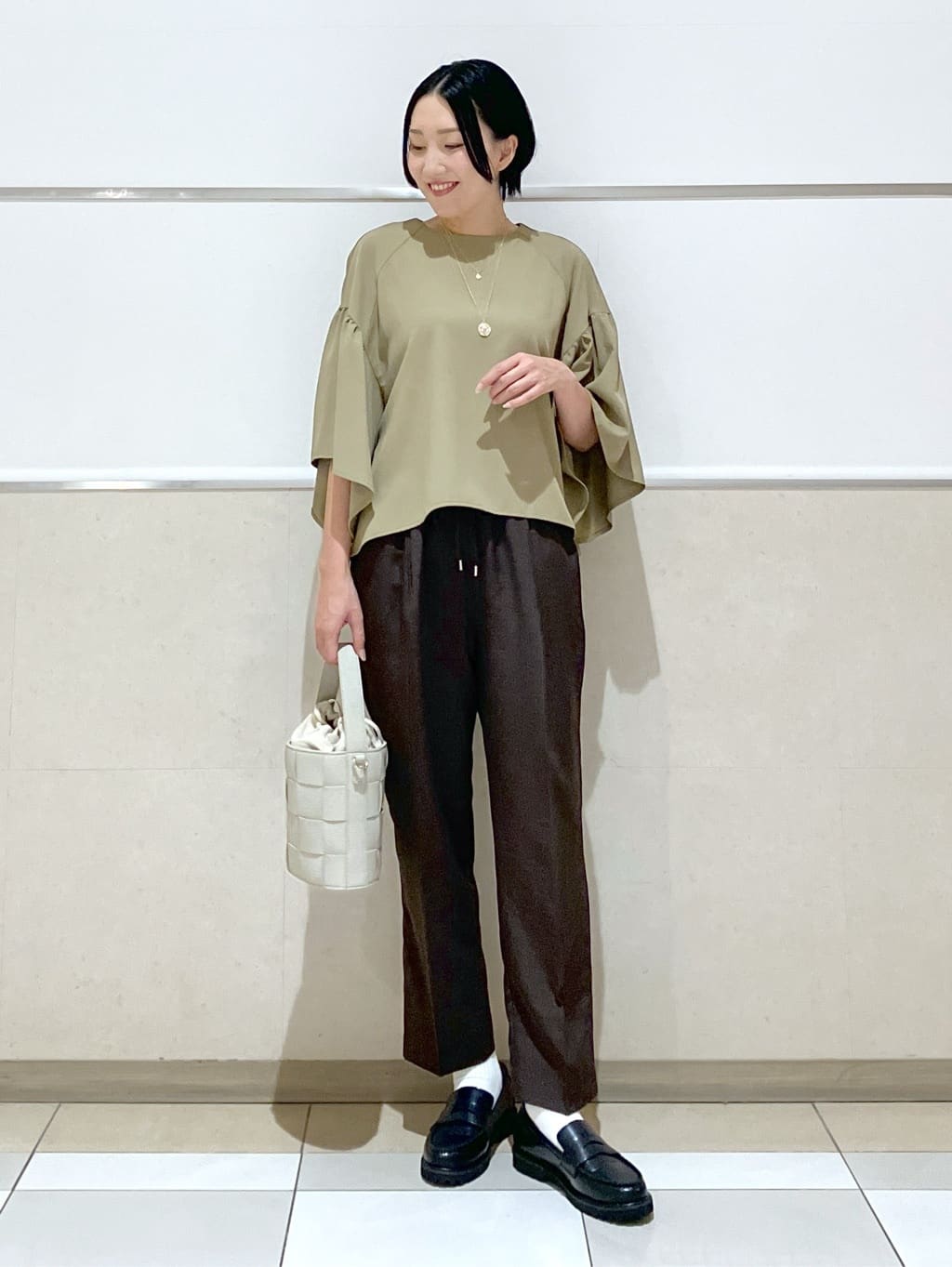 eriko さんの「Dessin｜【ウエストゴム・洗える】センターライン入りテーパードパンツ（XS～L）」を使ったコーディネート