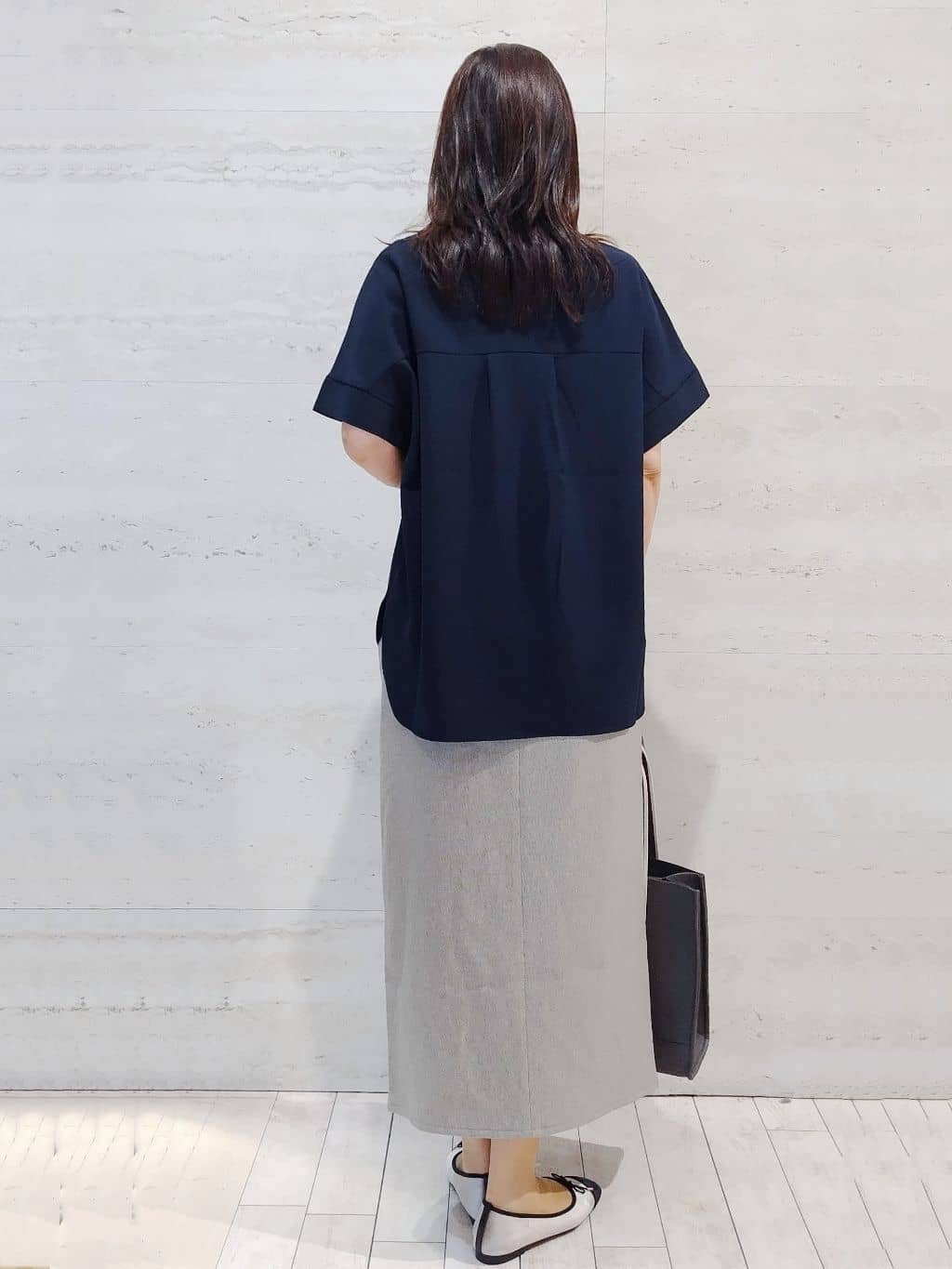 よしみさんの「OPAQUE.CLIP｜《5色展開／SS-LLサイズ》スキッパー金ボタンブラウス／セットアップ対応【防シワ／ストレッチ／洗濯」を使ったコーディネート