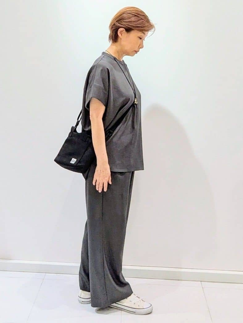 mamiさんの「Reflect｜【E‐QUALITY／ウエスト総ゴム／セットアップ／単品使いOK◎】ブラウス＋ストレートパンツセット」を使ったコーディネート