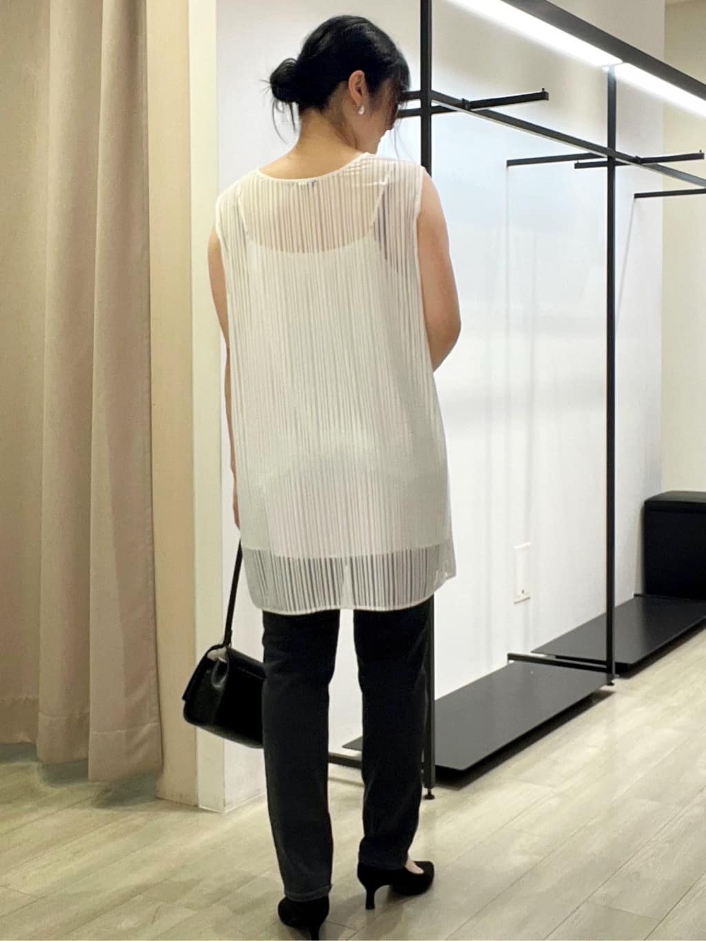 TOMOMIさんの「INDIVI｜【通年活躍！褒められデニム】スキニー デニムパンツ」を使ったコーディネート