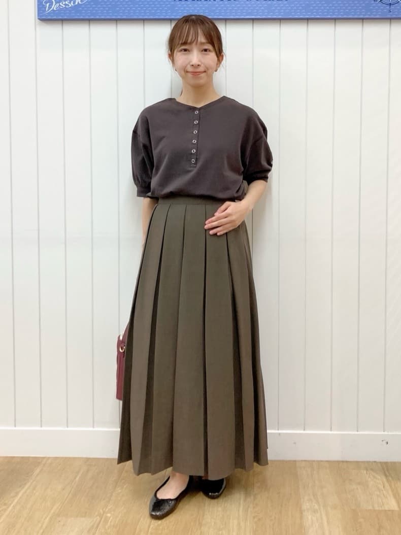 yoshiさんの「Dessin｜【360度可愛い/前後2WAY/洗える】ライトコットンヘンリーカットソー」を使ったコーディネート