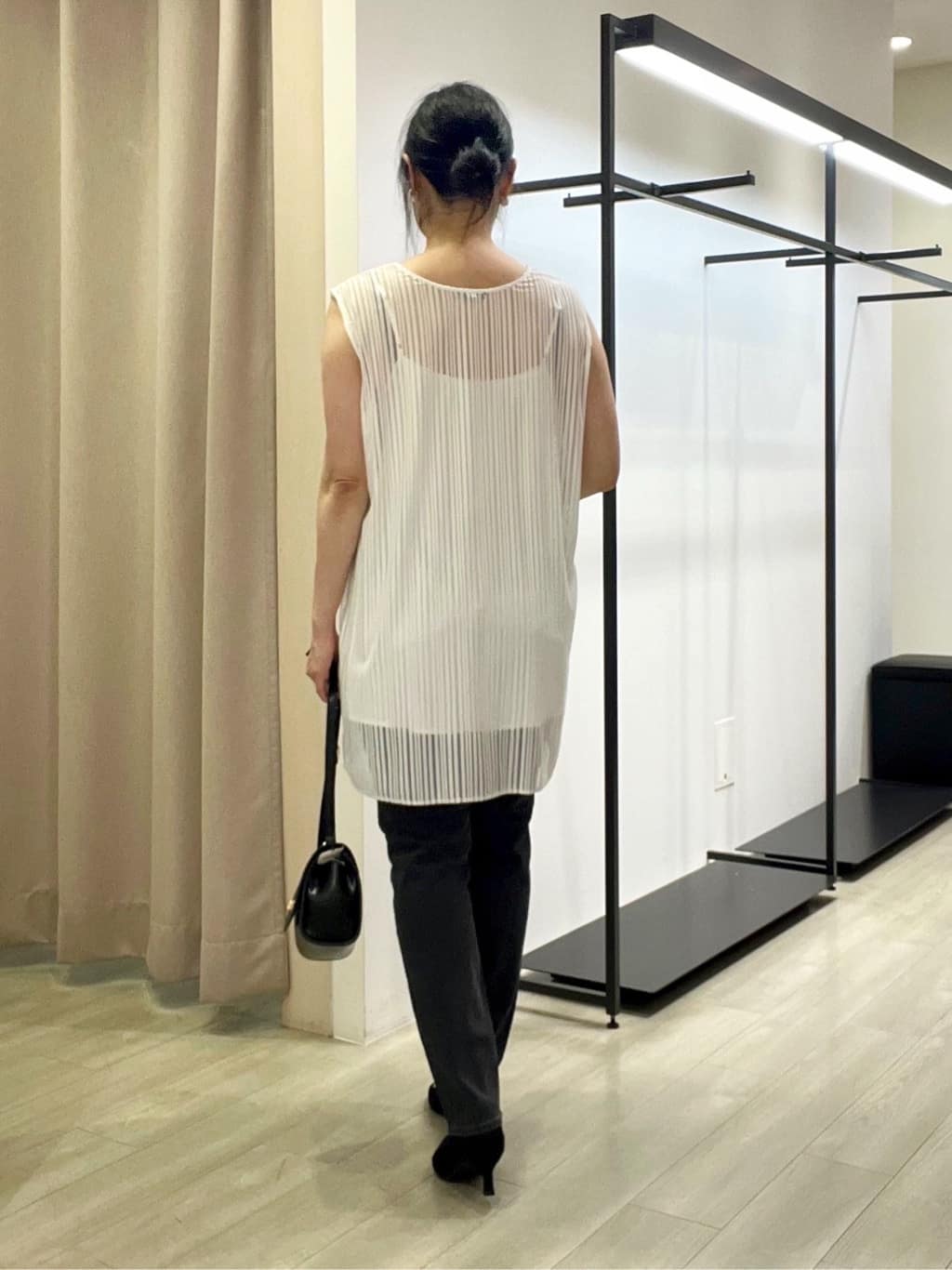 TOMOMIさんの「INDIVI｜【通年活躍！褒められデニム】スキニー デニムパンツ」を使ったコーディネート
