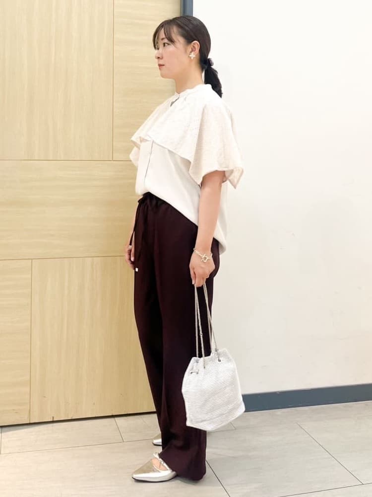 YOさんの「grove｜すっきりもリラックスも叶える　ウエストイージー美脚フレアパンツ」を使ったコーディネート