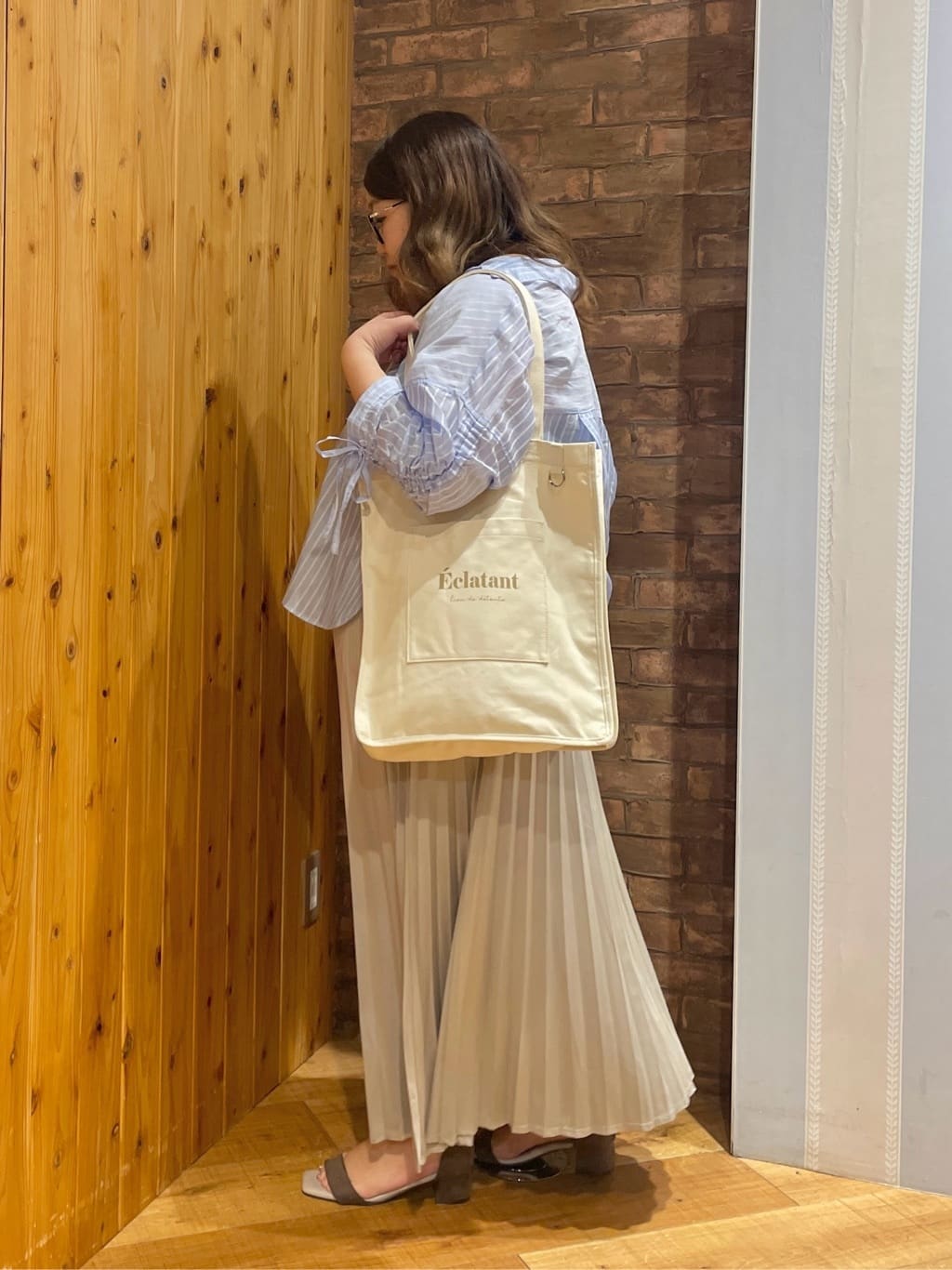Risaさんの「SHOO･LA･RUE｜【S-LL】程よい透け感 ストライプ柄 お袖ギャザーデザインシャツ」を使ったコーディネート