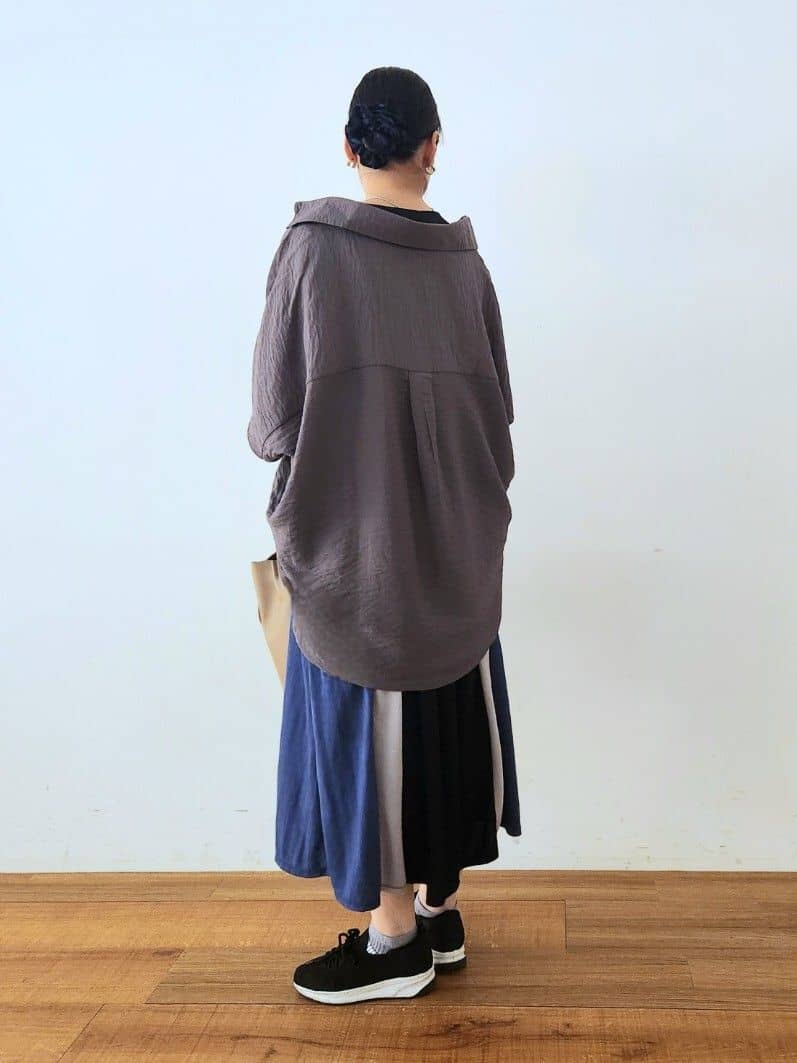 くまさんの「SHOO･LA･RUE｜【洗える/S-LL/5分袖】1枚でも羽織としても。さらさらドレープシャツ」を使ったコーディネート