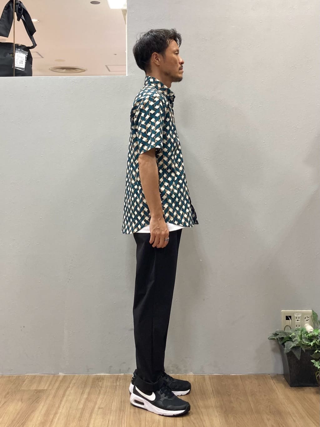 シュンさんの「TAKEO KIKUCHI｜【COOL CITY WEAR】籠目アート柄 サッカーシャツ /通気性」を使ったコーディネート