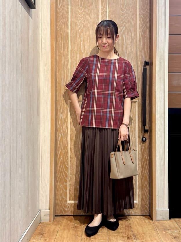KAORIさんの「SHOO･LA･RUE｜【S-LL/5分袖】お袖タックできれいに魅せる 大人のチェックブラウス」を使ったコーディネート