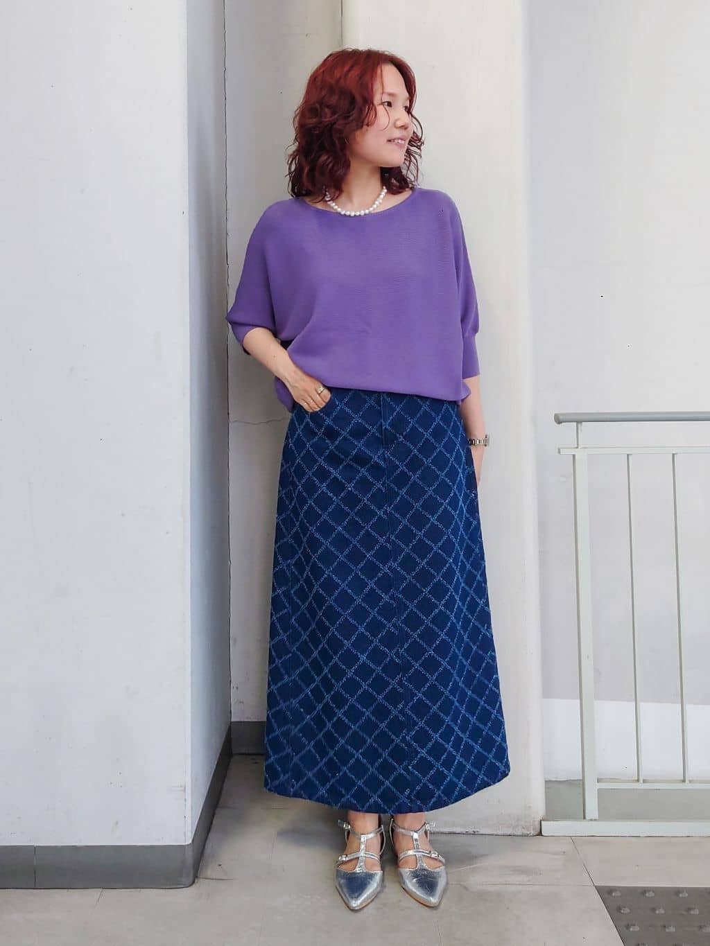 maruさんの「THE SHOP TK｜6分袖ガータードルマンニット【エコベロ/洗濯機OK】」を使ったコーディネート
